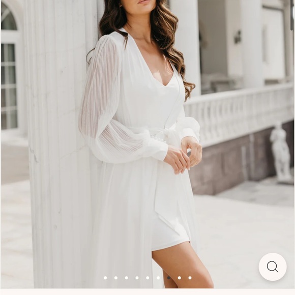 LeRose stories Other - Le Rose Bridal robe NWT